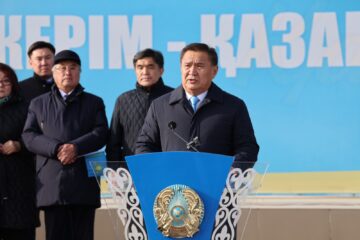 В Кокшетау состоялась церемония поднятия Государственного флага в честь Дня Республики