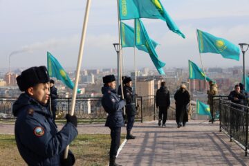 Көкшетауда Республика күніне орай Мемлекеттік Ту көтеру рәсімі өтті