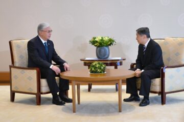 Глава государства провел встречу с Императором Японии Нарухито