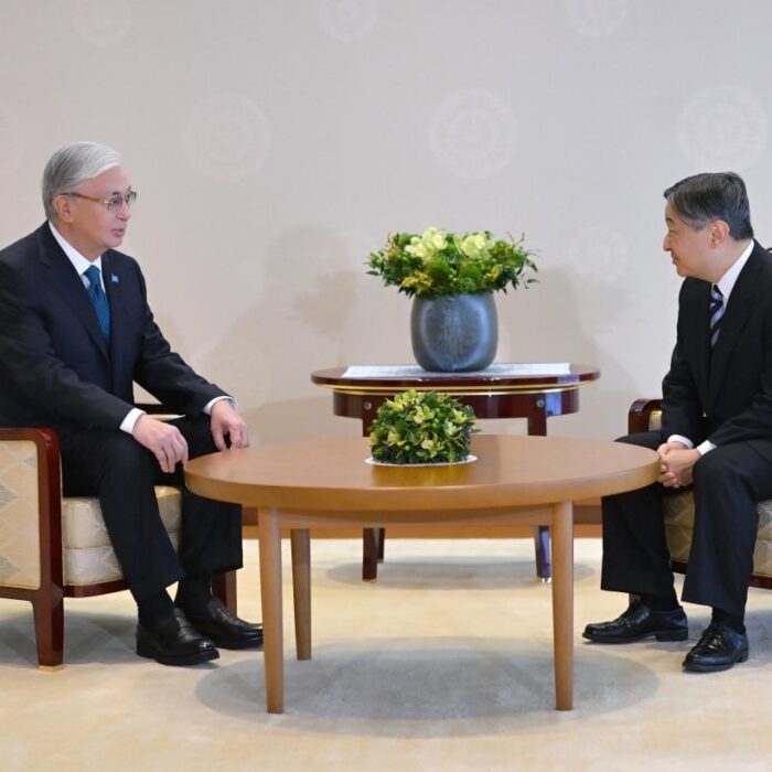 Глава государства провел встречу с Императором Японии Нарухито