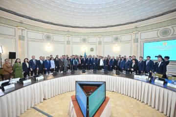 МӘУЛЕН ӘШІМБАЕВ: КОНСТИТУЦИЯ БОЙЫНША РЕФЕРЕНДУМ – САЯСИ ЖҮЙЕНІ ДЕМОКРАТИЯЛАНДЫРУ ЖОЛЫНДАҒЫ МАҢЫЗДЫ ҚАДАМ