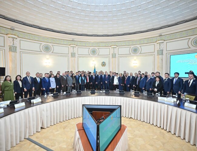 МӘУЛЕН ӘШІМБАЕВ: КОНСТИТУЦИЯ БОЙЫНША РЕФЕРЕНДУМ – САЯСИ ЖҮЙЕНІ ДЕМОКРАТИЯЛАНДЫРУ ЖОЛЫНДАҒЫ МАҢЫЗДЫ ҚАДАМ