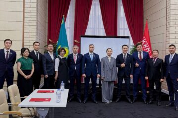 ҚХП Орталық кеңсесінде жаңа Конституция жобасы бойынша пікірталас өтті. Оған партия белсенділері қатысты