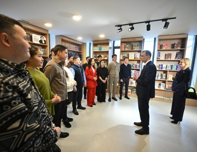 МАУЛЕН АШИМБАЕВ: РЕФЕРЕНДУМ ПО КОНСТИТУЦИИ – ЭТО ВАЖНЫЙ ШАГ К ДЕМОКРАТИЗАЦИИ ПОЛИТИЧЕСКОЙ СИСТЕМЫ