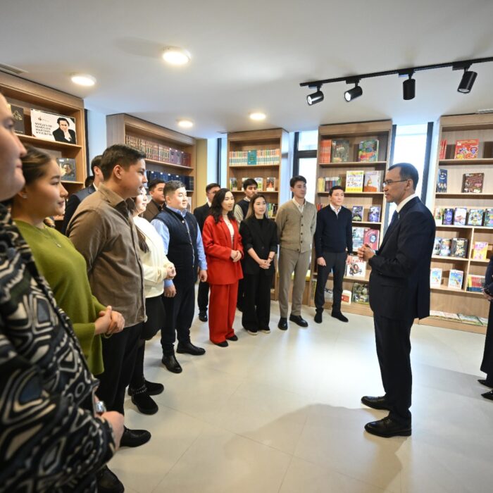 МАУЛЕН АШИМБАЕВ: РЕФЕРЕНДУМ ПО КОНСТИТУЦИИ – ЭТО ВАЖНЫЙ ШАГ К ДЕМОКРАТИЗАЦИИ ПОЛИТИЧЕСКОЙ СИСТЕМЫ