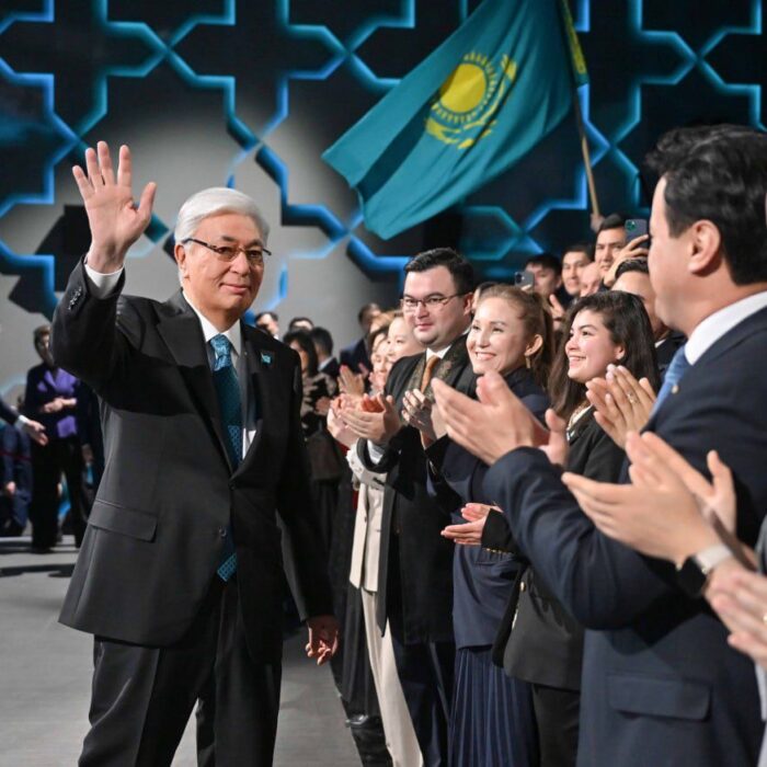 Президент Қасым-Жомарт Тоқаев республикалық референдум барысында жүргізілген экзит-полл қорытындысымен танысты