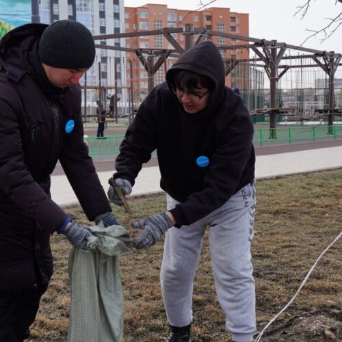 Мыңдаған қонақтан кейінгі Наурыз: Көкшетаулықтар Тазару күні экоакциясына шықты