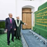 Президент Қасым-Жомарт Тоқаев Қожа Ахмет Ясауи кесенесіне зиярат етті