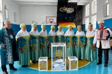 Зеренді ауданындағы сайлау учаскелерінде ак жаулыкты ажелер ерекше атмосфера қалыптастыруда