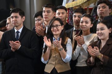 Мемлекет басшысы референдумға белсене қатысқан жастармен әңгімелесті