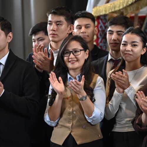 Мемлекет басшысы референдумға белсене қатысқан жастармен әңгімелесті