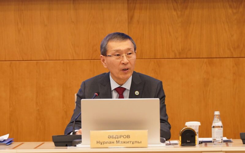 Референдум күні әр екі сағат сайын дауыс беру барысы туралы ақпарат беріліп отырады