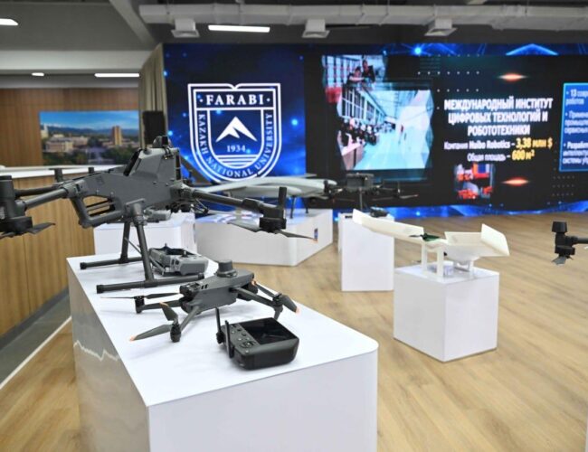 Глава государства посетил Казахский национальный университет имени аль-Фараби