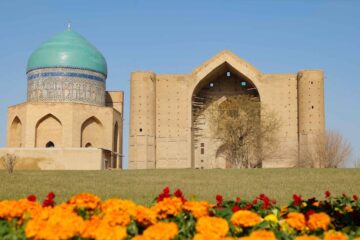 Президент посетил мавзолей Ходжи Ахмеда Яссауи