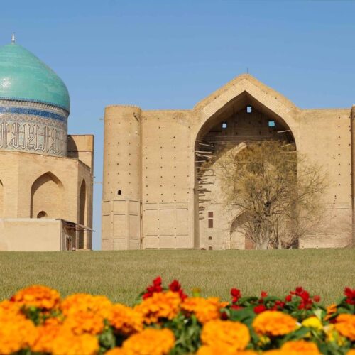 Президент посетил мавзолей Ходжи Ахмеда Яссауи