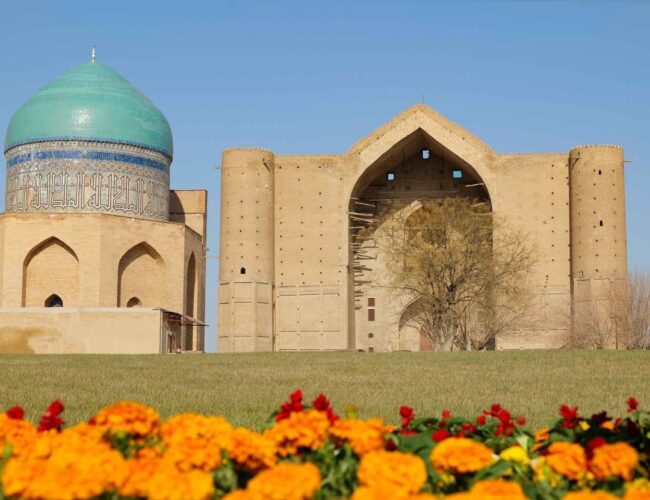 Президент посетил мавзолей Ходжи Ахмеда Яссауи