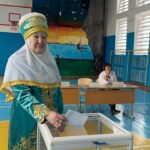 Ажелер в белых платках создают особую атмосферу на избирательных участках Зерендинского района