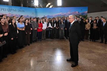 Қасым-Жомарт Тоқаев «Қазмедиа» орталығында республикалық референдум аясындағы үгіт-насихат науқанына белсенді қатысқан жастармен кездесті.