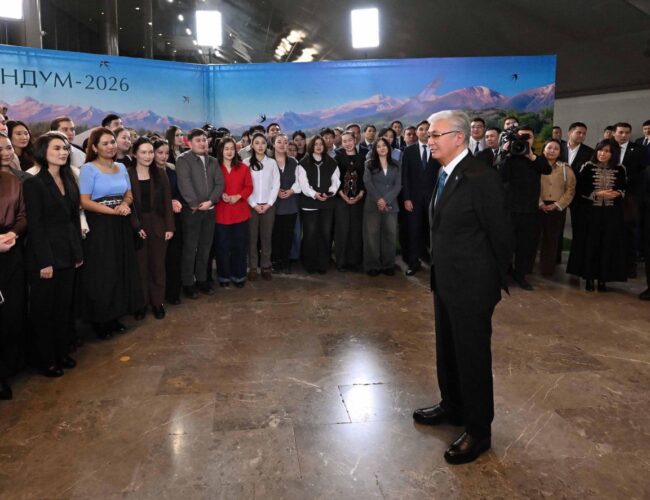 Қасым-Жомарт Тоқаев «Қазмедиа» орталығында республикалық референдум аясындағы үгіт-насихат науқанына белсенді қатысқан жастармен кездесті.