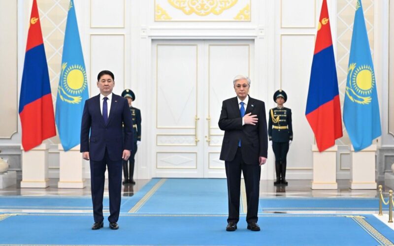 В Акорде состоялась торжественная церемония встречи Президента Монголии Ухнаагийна Хурэлсуха