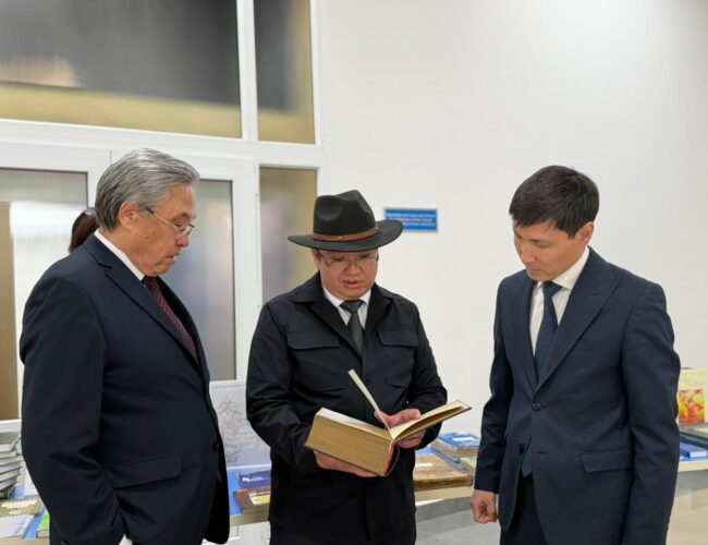 23 сәуір күні М. Жұмабаев атындағы Ақмола облыстық әмбебап ғылыми кітапханасында өңірдің үздік кітапханашыларын ұлықтау салтанаты өтті