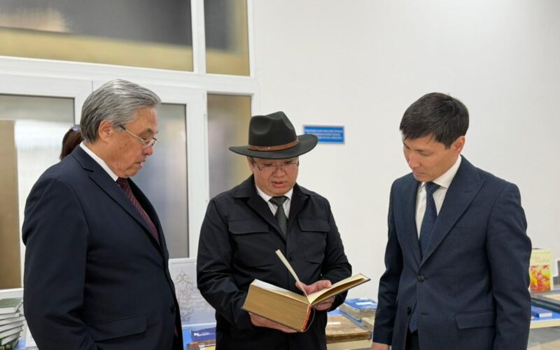 23 сәуір күні М. Жұмабаев атындағы Ақмола облыстық әмбебап ғылыми кітапханасында өңірдің үздік кітапханашыларын ұлықтау салтанаты өтті