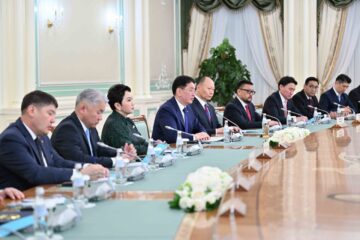 Ухнаагийн Хурэлсух выразил уверенность в том, что его визит будет способствовать укреплению дружественных отношений и развитию многогранного сотрудничества между двумя народами