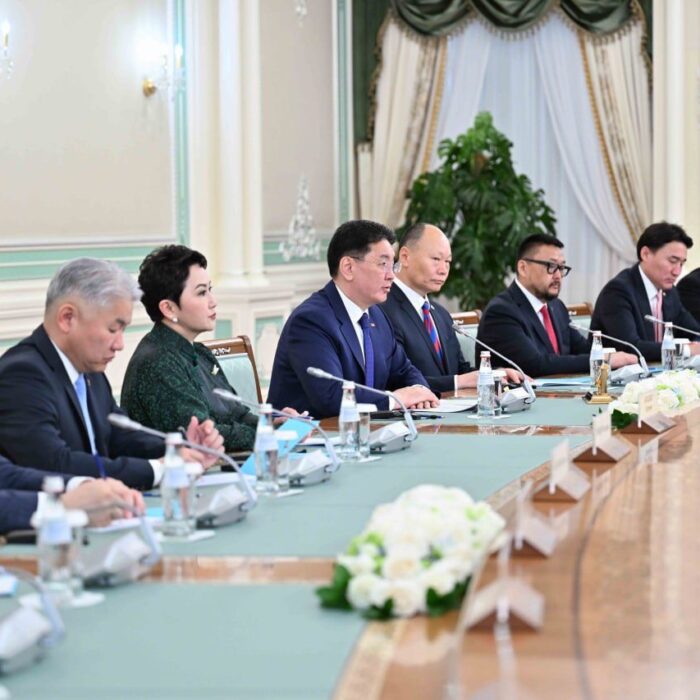 Ухнаагийн Хурэлсух выразил уверенность в том, что его визит будет способствовать укреплению дружественных отношений и развитию многогранного сотрудничества между двумя народами