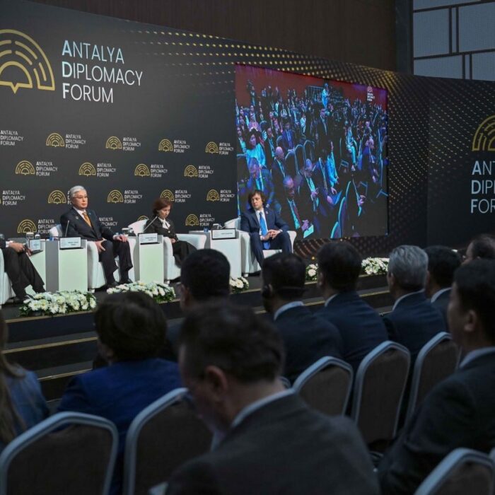 Президент перечислил качества, которые должны быть присущи современным лидерам