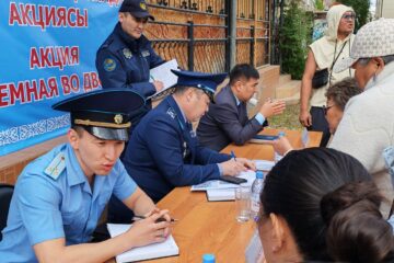 Көкшетауда полиция тұрғындармен аулаларда кездесті
