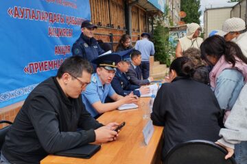 В Кокшетау полицейские встретились с жителями во дворах