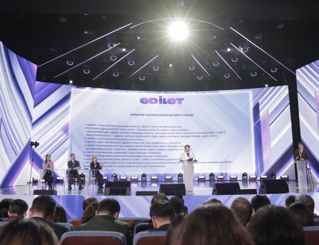 «Әділет» партиясы құрылтай съезін сәтті өткізді
