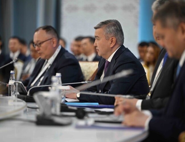 Президент «нақты уақыт экономикасына» көшу өте маңызды екеніне назар аударды. Себебі дәстүрлі жүйеде мемлекет үнемі «ізінен қуып» отырады