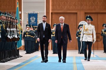 Во Дворце Независимости состоялась церемония встречи Президента Черногории, прибывшего в нашу страну с официальным визитом