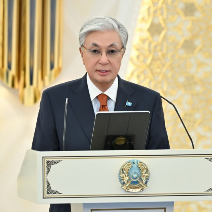 Қасым-Жомарт Тоқаев марапат иелерін құттықтап, әрқайсысының ел үшін сіңірген еңбегіне жеке-жеке тоқталды