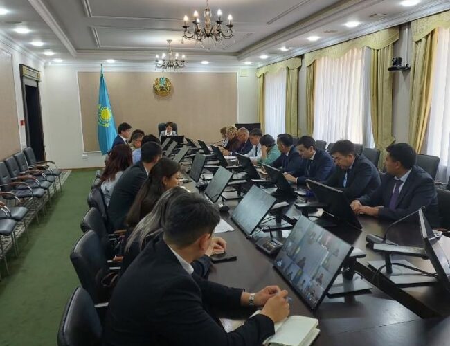 Ақмола облысының әкімдігінде инклюзивті саясатты іске асыру және жұмыссыз азаматтардың басым санаттарын жұмыспен қамту мәселелері талқыланды