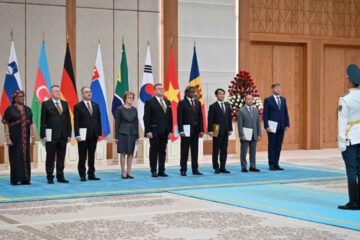 Тоқаев тоғыз елдің елшісінен сенім грамоталарын қабылдап, Қазақстанның басты ұстанымын айтты Астанада тоғыз елдің елшісі сенім грамоталарын табыстады