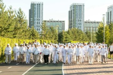 Неделя спорта: сотни астанчан начали утро с 10 тысяч шагов вместе с олимпийцами